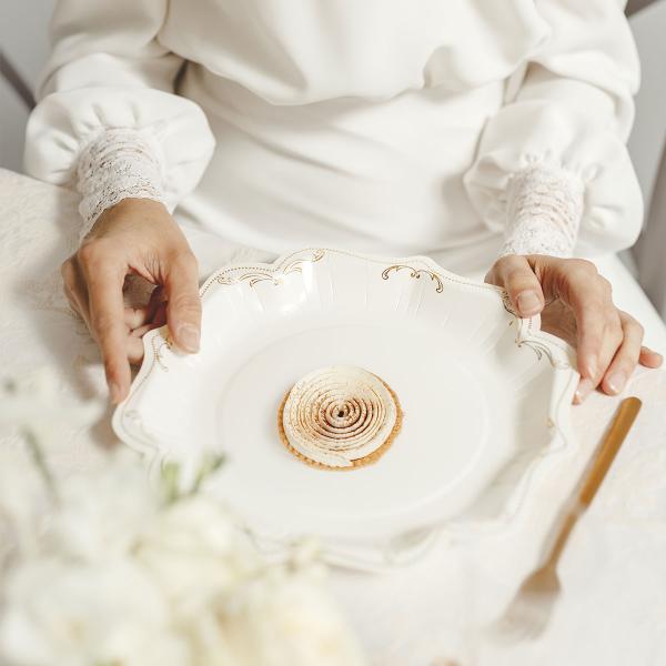 Papptallerkener Ornament Gull/Hvit 26 cm 6-pakning