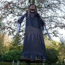 Gigantisk Hengende Zombieheks Prop 350 cm