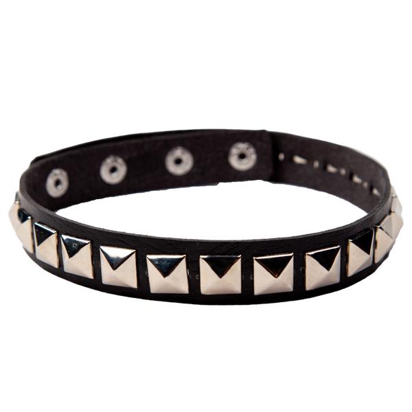 Choker med Pyramidenagler
