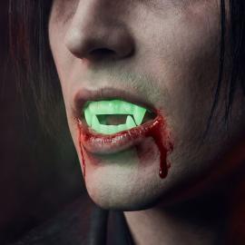 Selvlysende Vampyrtenner