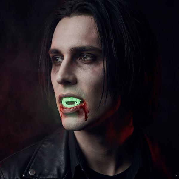 Selvlysende Vampyrtenner